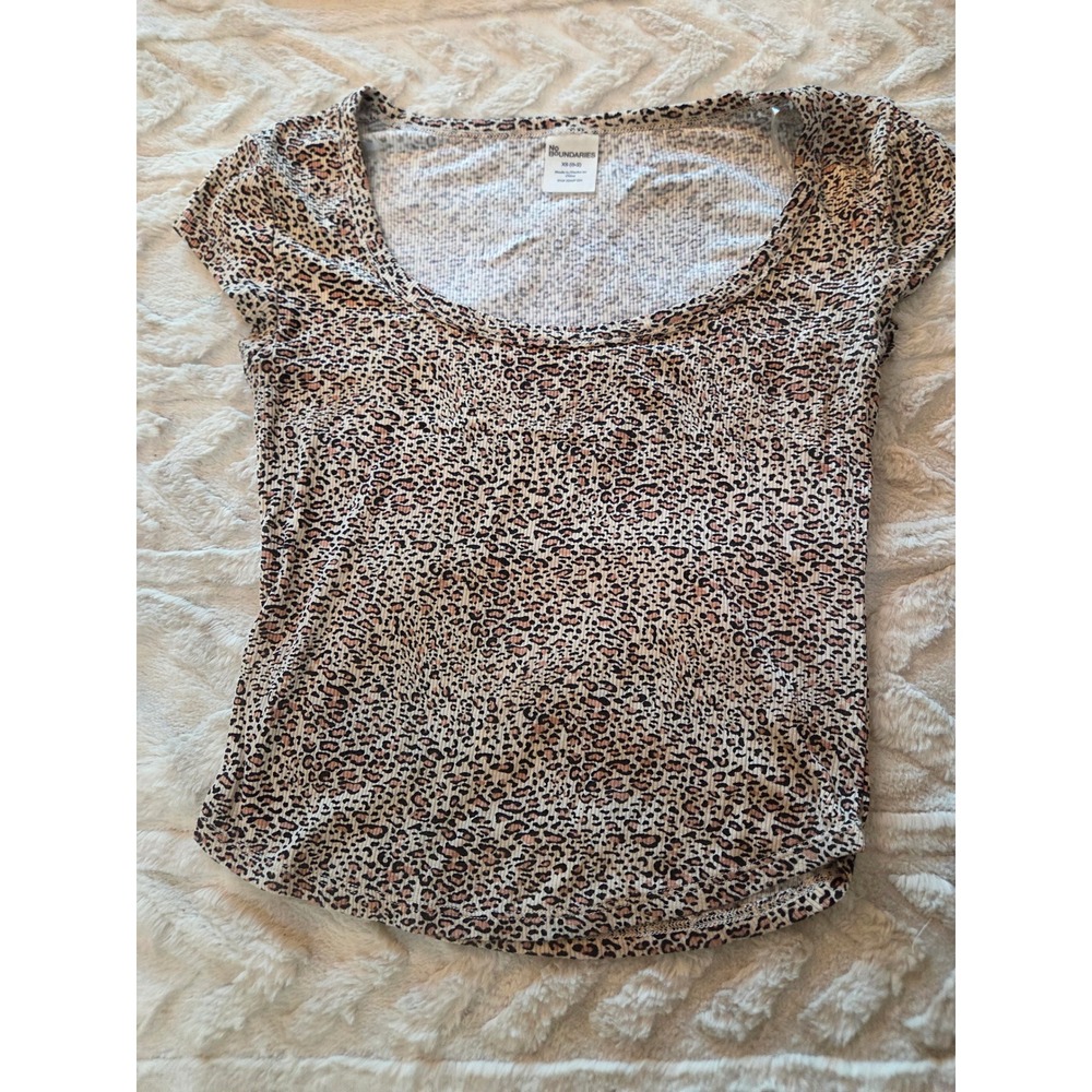 No Boundaries Womens Leopard Cropped Ribbed Scoop Neck Short Sleeve Top XS 0-2